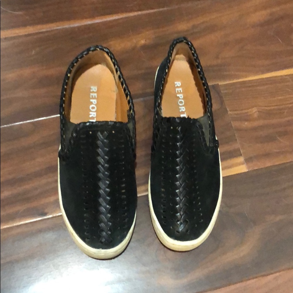 Report Black shoes